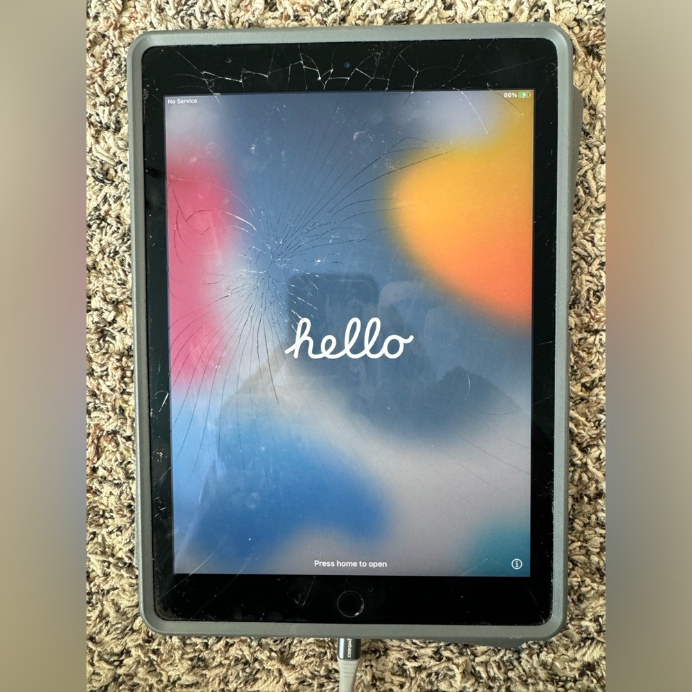 Apple iPad Air 2 16GB, Wi-Fi + Cellular (Verizon), 9.7in - Space Gray Cracked